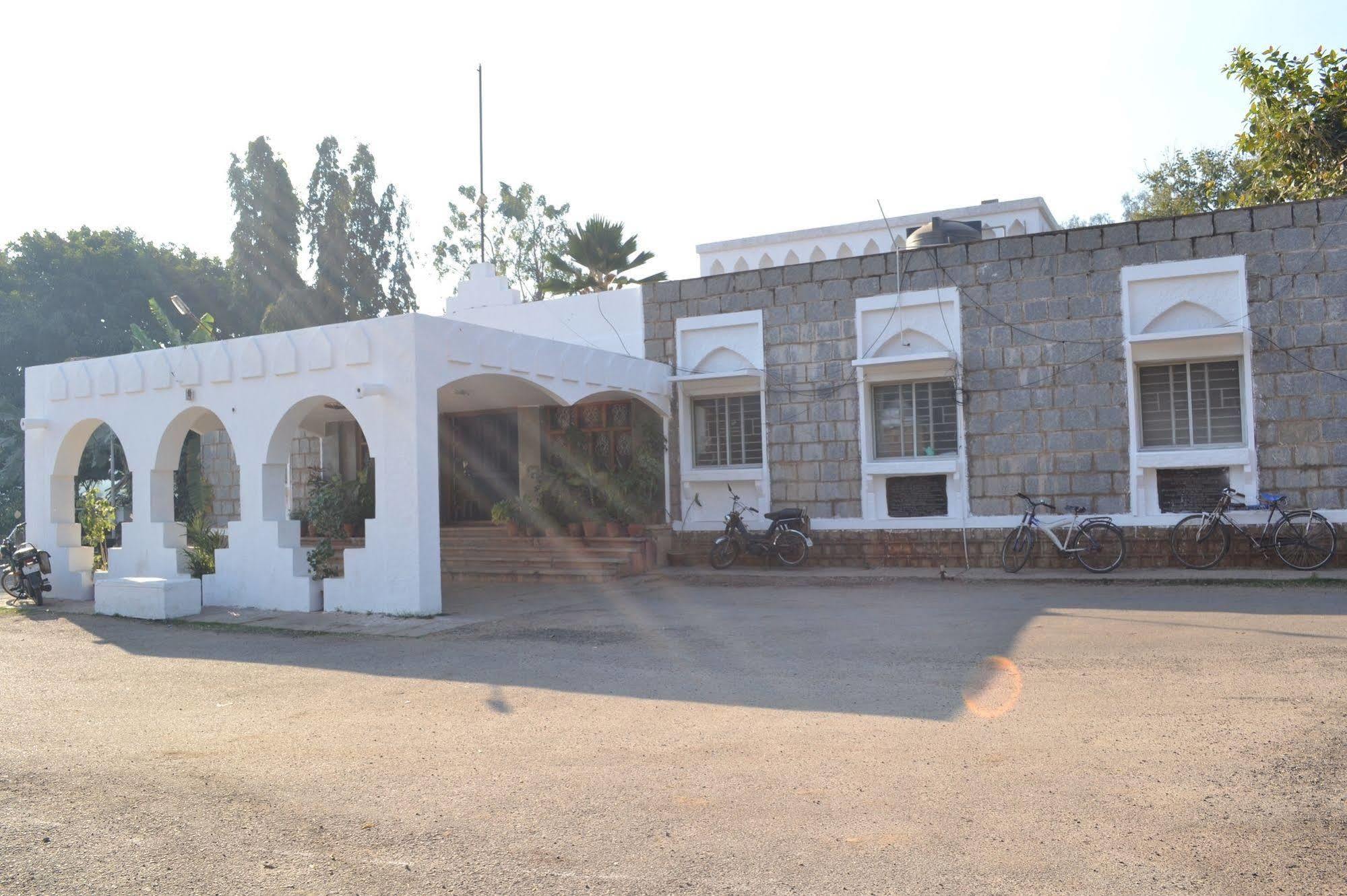 Kstdc Hotel Mayura Bhuvaneshwari Kamalapur Hampi Kültér fotó